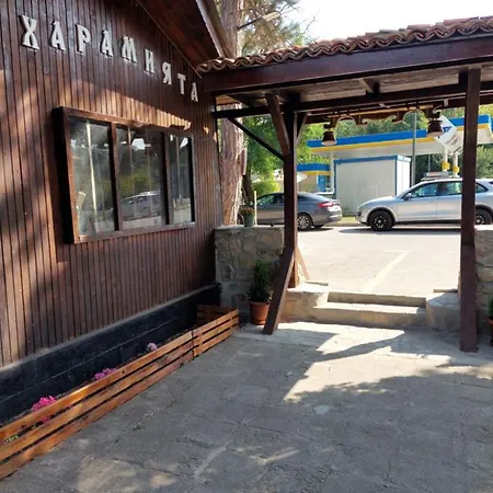 بيت شباب Haramiyata فارنا